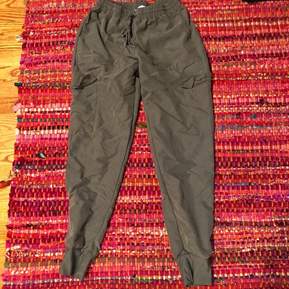 Kendall Kylie xs pants olive